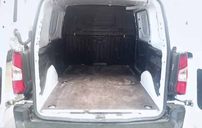 OPEL COMBO CARGO 1.5 100 CH S/S L1H1 BVM5 STANDARD PACK CLIM extérieur arrière 945916