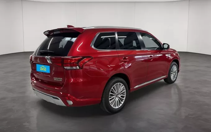 MITSUBISHI OUTLANDER 2.4l PHEV Twin Motor 4WD Instyle extérieur trois quart arrière droit 213717