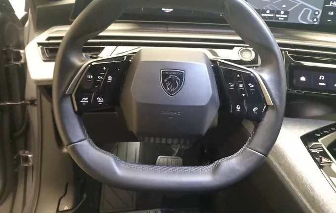 PEUGEOT 5008 Hybrid 136 e-DCS6 Allure photo 9 944188
