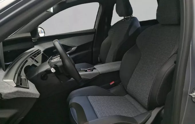 PEUGEOT 5008 Hybrid 136 e-DCS6 Allure photo 11 944188