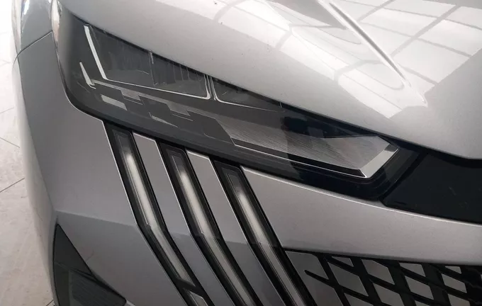 PEUGEOT 5008 Hybrid 136 e-DCS6 Allure photo 16 944188