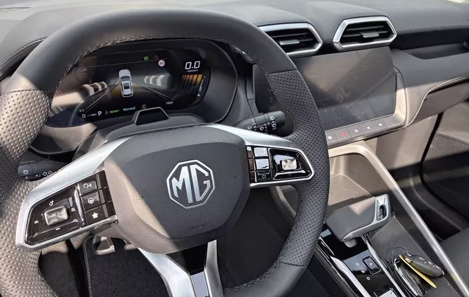 MG ZS 1.5 L Hybrid+ 197 ch Luxury photo 11 8609