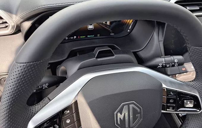 MG ZS 1.5 L Hybrid+ 197 ch Luxury photo 12 8609