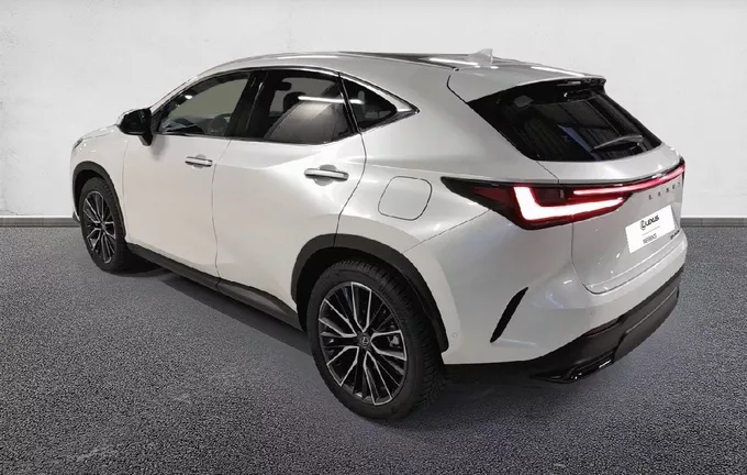 LEXUS NX 450h+ 4WD Hybride Rechargeable Executive extérieur trois quart arrière gauche 76205