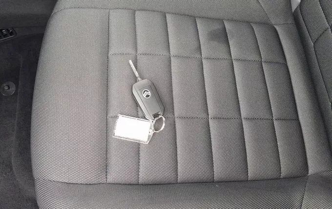 CITROEN C4 Hybride 136 e-DCS6 Plus photo 19 946704