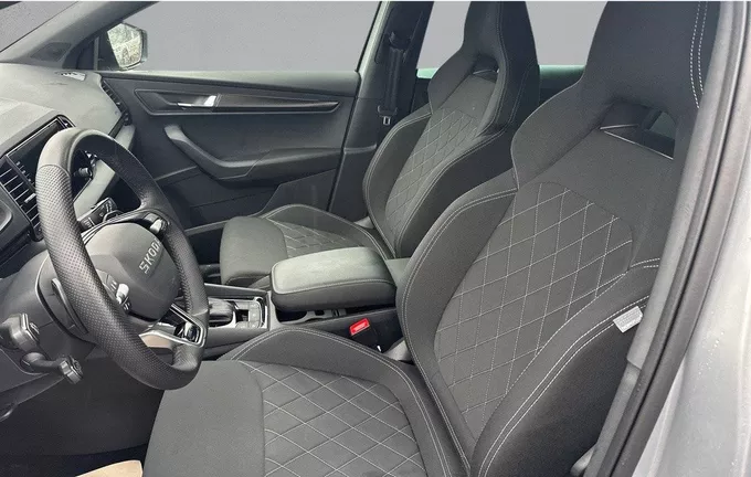 SKODA KAROQ 1.5 TSI Evo 2 150 ch ACT DSG7 Sportline extérieur trois quart arrière droit 560144