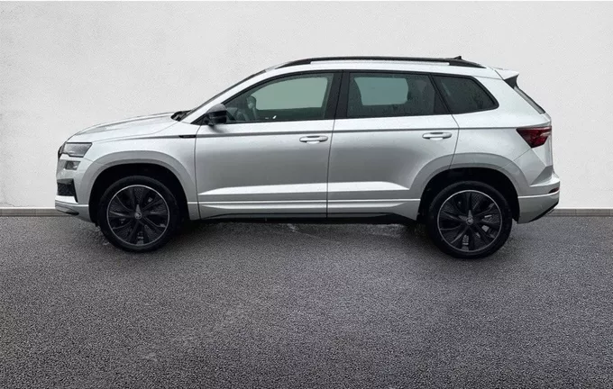 SKODA KAROQ 1.5 TSI Evo 2 150 ch ACT DSG7 Sportline extérieur trois quart arrière gauche 560144