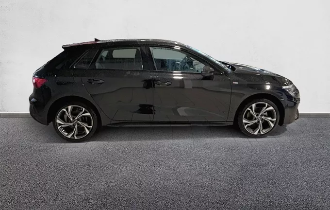 AUDI A3 Sportback 35 TFSI Mild Hybrid 150 S tronic 7 S Line extérieur côté droit 2130757