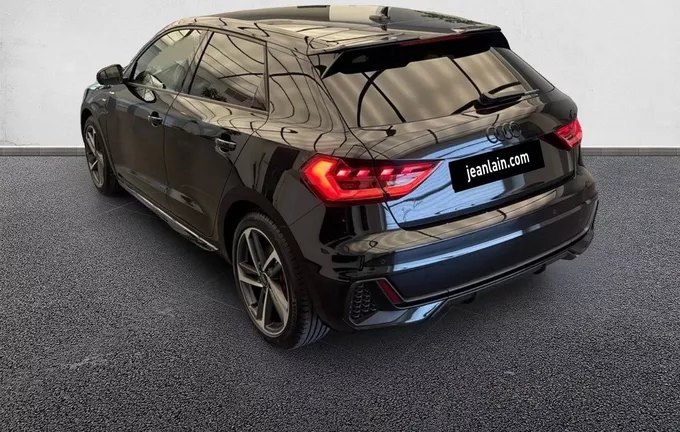AUDI A1 Sportback 35 TFSI 150 ch S tronic 7 S Line extérieur trois quart arrière gauche 9404