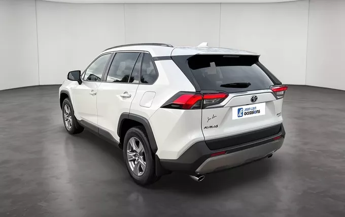TOYOTA RAV4 Hybride Pro 222 ch AWD-i Dynamic Business + "Beyond Zero Academy" extérieur trois quart arrière gauche 1103978