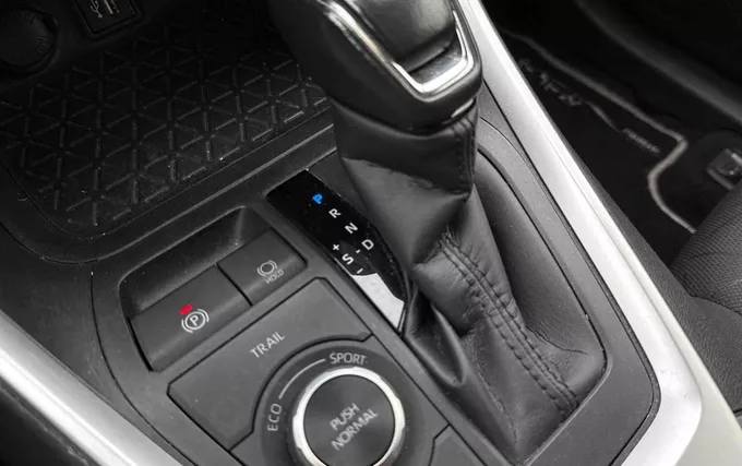 TOYOTA RAV4 Hybride Pro 222 ch AWD-i Dynamic Business + "Beyond Zero Academy" photo 21 1103978