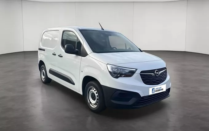 OPEL COMBO CARGO M 650 KG PURETECH 110 S&S BVM6 extérieur trois quart avant droit 946429