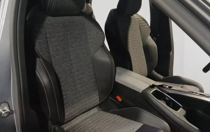 PEUGEOT 5008 Hybrid 145 ch e-DCS6 Allure photo 18 946674