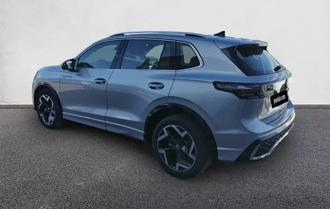 VOLKSWAGEN TIGUAN 2.0 TDI 150ch DSG7 R-Line extérieur trois quart arrière gauche 1452