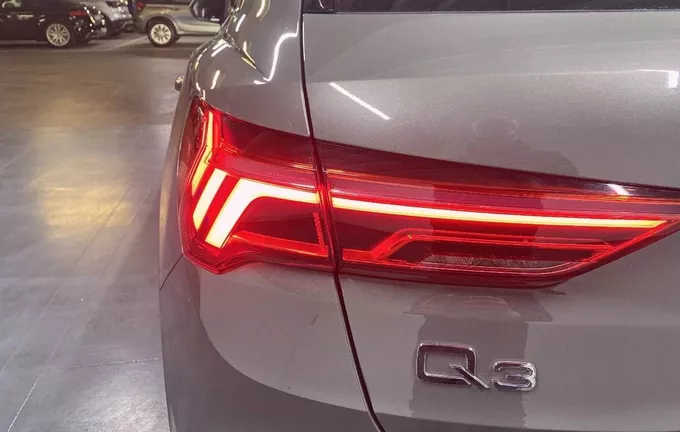 AUDI Q3 35 TDI 150 ch S line photo 20 2127200