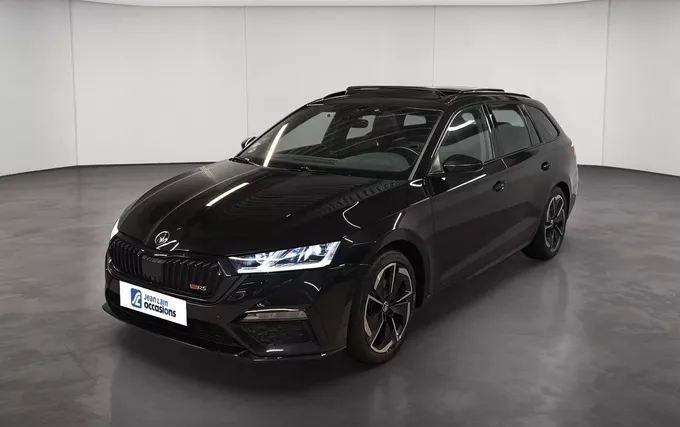 SKODA OCTAVIA Combi 2.0 TSI 245 ch DSG7 RS extérieur trois quart avant gauche 2132672