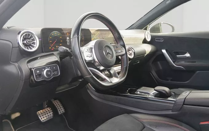 MERCEDES CLASSE A 180 d 8G-DCT AMG Line photo 15 2133339