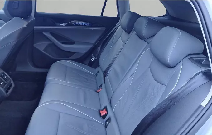 VOLKSWAGEN PASSAT 1.5 eTSI OPF 150 DSG7 Elegance extérieur arrière 2123178