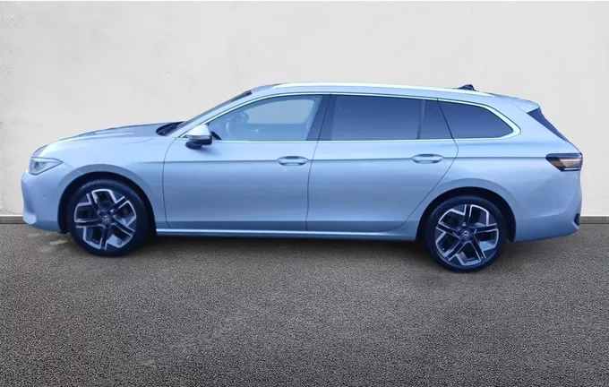 VOLKSWAGEN PASSAT 1.5 eTSI OPF 150 DSG7 Elegance extérieur trois quart arrière gauche 2123178