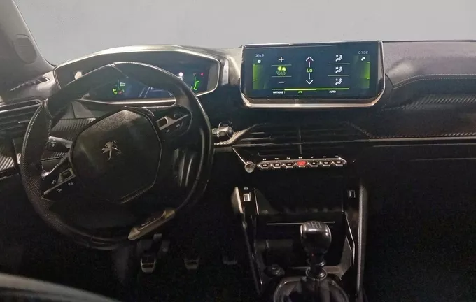 PEUGEOT 2008 PureTech 130 S&S BVM6 GT Line extérieur côté gauche 2129174