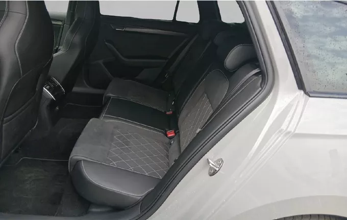 SKODA SUPERB Combi 1.4 TSI PHEV 218 ch DSG6 Sportline extérieur arrière 2129878