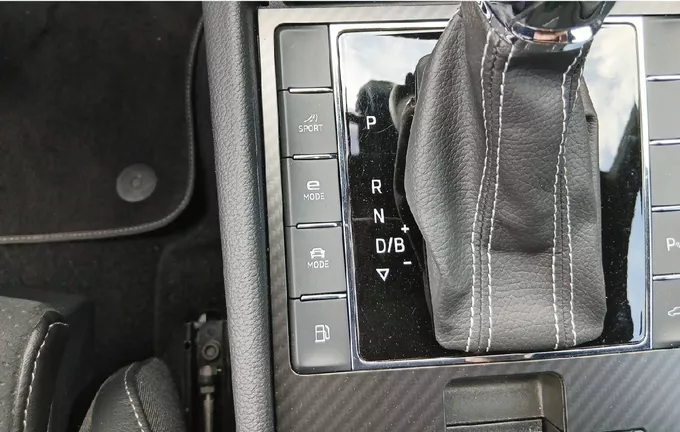 SKODA SUPERB Combi 1.4 TSI PHEV 218 ch DSG6 Sportline photo 22 2129878
