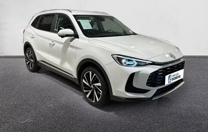 MG ZS 1.5 L Hybrid+ 197 ch Luxury extérieur trois quart avant droit 601082