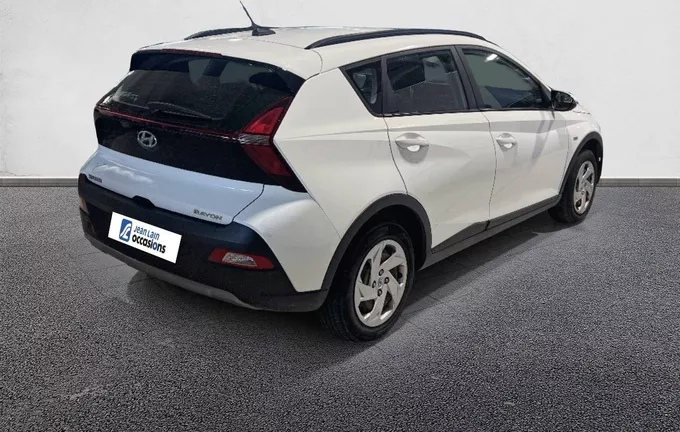 HYUNDAI BAYON 1.0 T-GDi 100 Hybrid 48V Initia extérieur trois quart arrière droit 13788