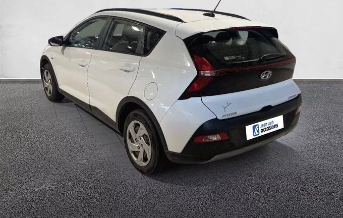 HYUNDAI BAYON 1.0 T-GDi 100 Hybrid 48V Initia extérieur trois quart arrière gauche 13788