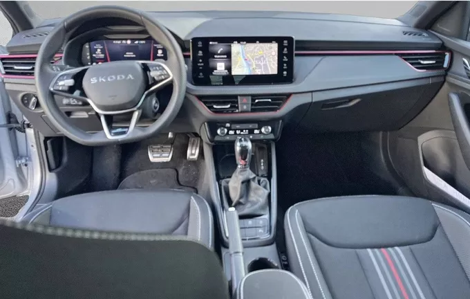 SKODA SCALA 1.0 TSI Evo 2 116 ch DSG7 Monte-Carlo extérieur trois quart avant droit 2123887