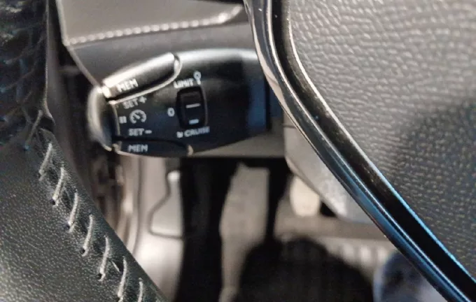 PEUGEOT 208 BlueHDi 100 S&S BVM6 Active photo 18 945732
