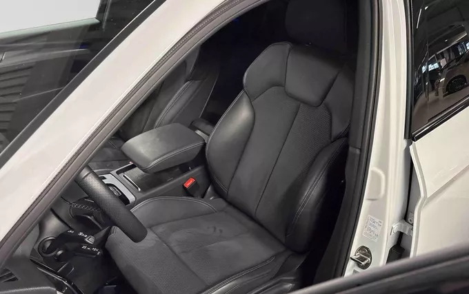 AUDI Q5 55 TFSIe 367 S tronic 7 Quattro S line photo 11 2132225