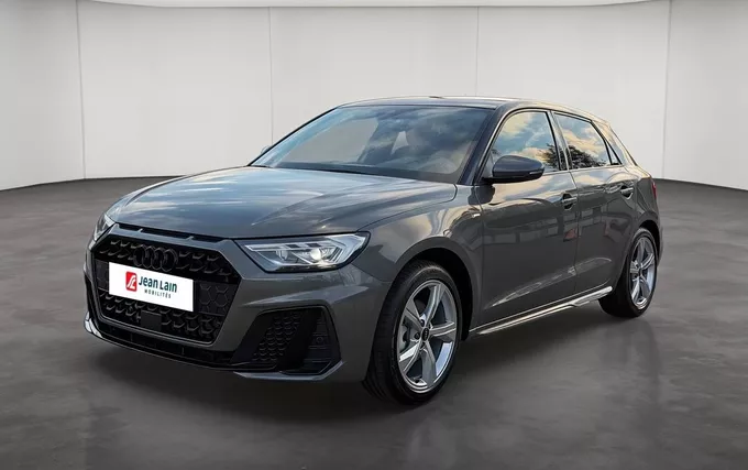AUDI A1 Sportback 30 TFSI 116 ch S tronic 7 S Line extérieur trois quart avant gauche 0190