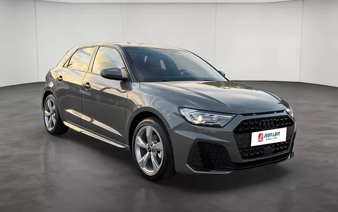 AUDI A1 Sportback 30 TFSI 116 ch S tronic 7 S Line extérieur trois quart avant droit 0190