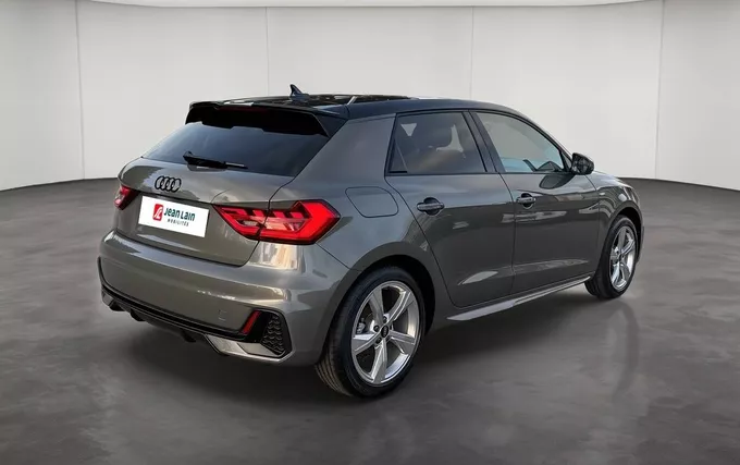 AUDI A1 Sportback 30 TFSI 116 ch S tronic 7 S Line extérieur trois quart arrière droit 0190