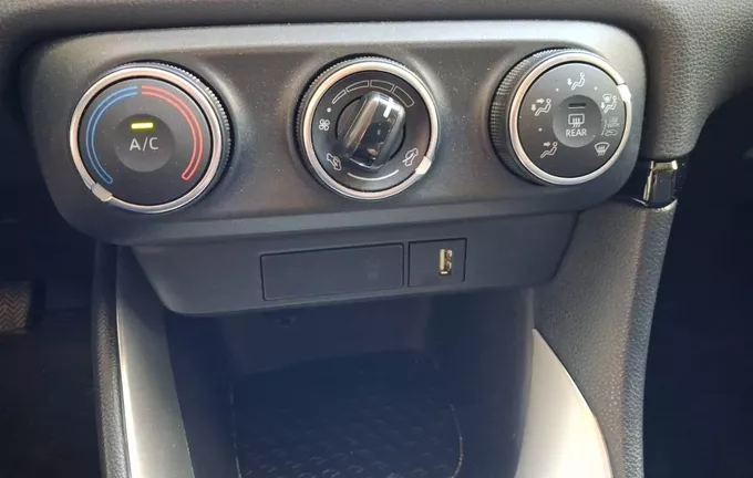 TOYOTA YARIS 120 VVT-i Dynamic photo 14 1103445