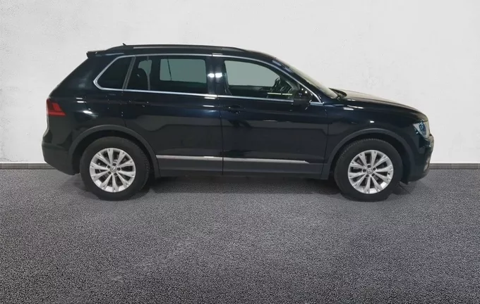 VOLKSWAGEN TIGUAN 2.0 TDI 150 Confortline extérieur côté droit 946204