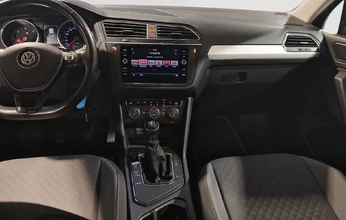 VOLKSWAGEN TIGUAN 2.0 TDI 150 Confortline extérieur côté gauche 946204