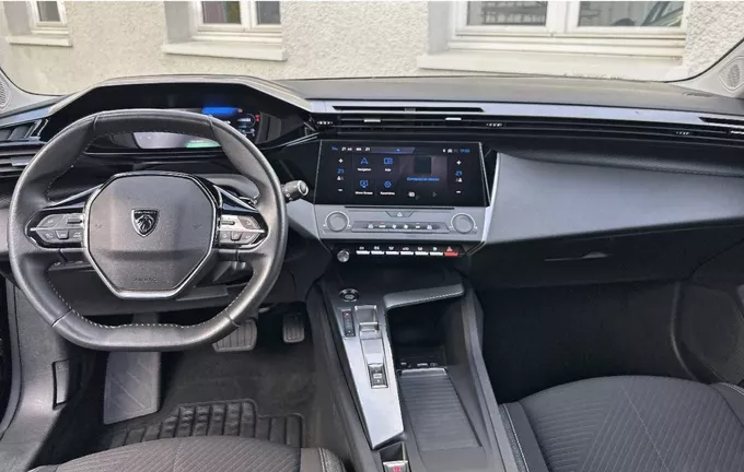 PEUGEOT 308 SW PHEV 180 e-EAT8 Active Pack extérieur trois quart avant droit 213407