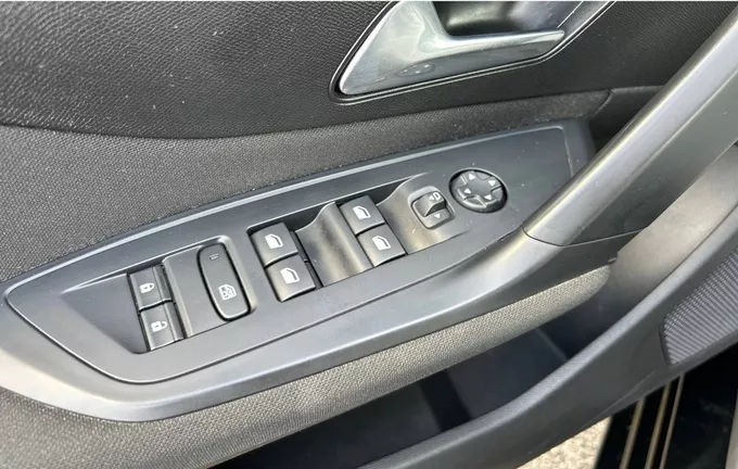 PEUGEOT 308 SW PHEV 180 e-EAT8 Active Pack photo 19 213407