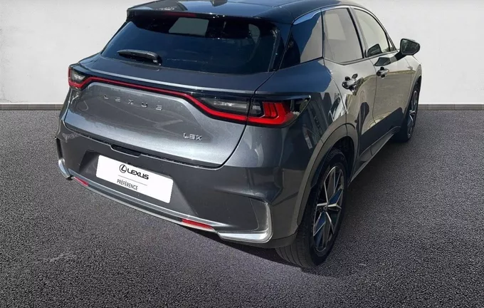 LEXUS LBX 2WD Emotion extérieur trois quart arrière gauche 1103769