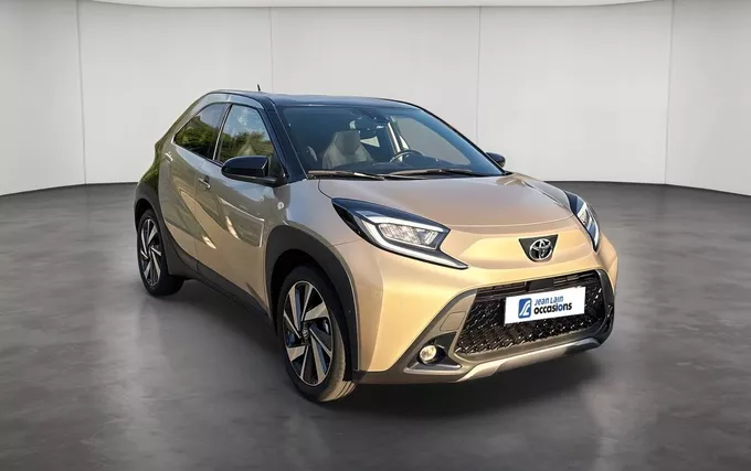 TOYOTA AYGO X 1.0 VVT-i 72 S-CVT Collection extérieur trois quart avant droit 1103893