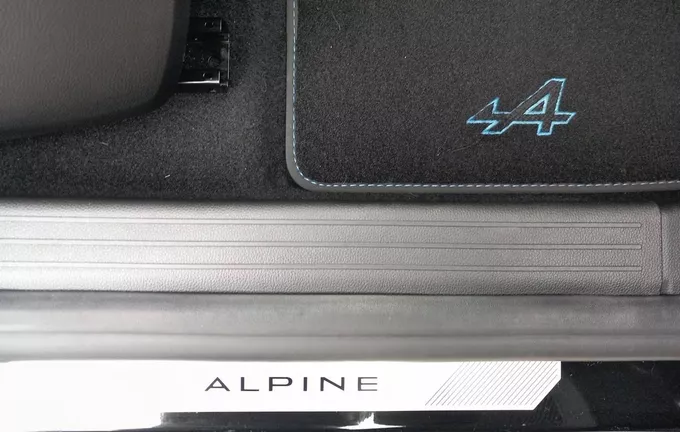 RENAULT CLIO E-Tech full hybrid 145 Esprit Alpine photo 21 2132219