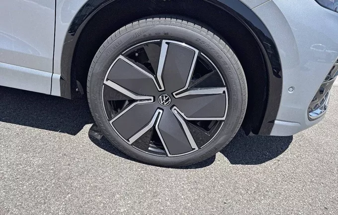 VOLKSWAGEN TIGUAN 1.5 eTSI 150ch DSG7 R-Line photo 9 5373