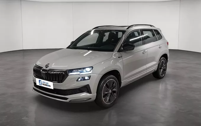 SKODA KAROQ 1.5 TSI Evo 2 150 ch ACT DSG7 Sportline extérieur trois quart avant gauche 2131677