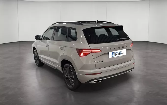 SKODA KAROQ 1.5 TSI Evo 2 150 ch ACT DSG7 Sportline extérieur trois quart arrière gauche 2131677
