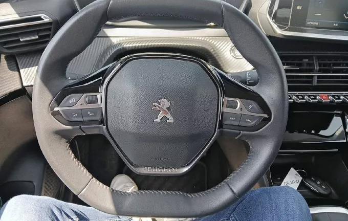 PEUGEOT 208 PureTech 100 S&S BVM6 photo 12 2130692