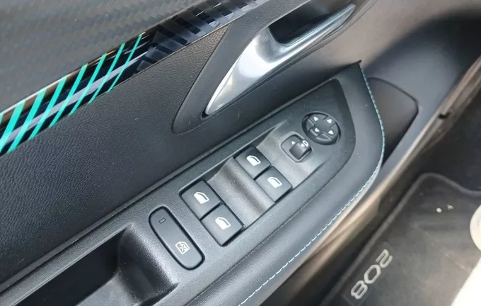 PEUGEOT 208 PureTech 100 S&S BVM6 photo 20 2130692