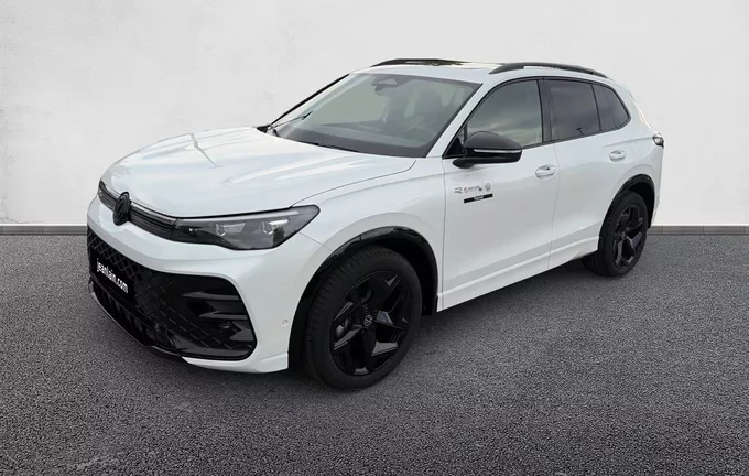 VOLKSWAGEN TIGUAN 1.5 eTSI 150ch DSG7 R-Line extérieur trois quart avant gauche 5188