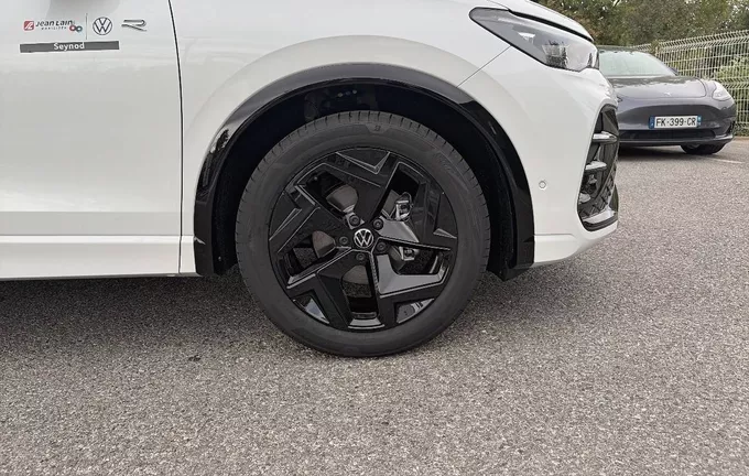 VOLKSWAGEN TIGUAN 1.5 eTSI 150ch DSG7 R-Line photo 9 5188
